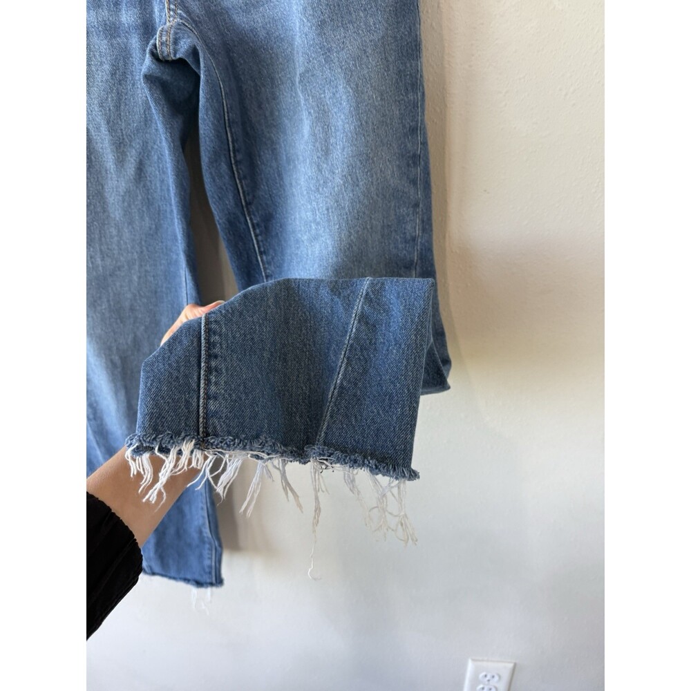Levi's Levis Women's 94’ Baggy Wide Leg Medium Wash Jeans 26 Cut Off Denim Pants - Picture 2 of 5